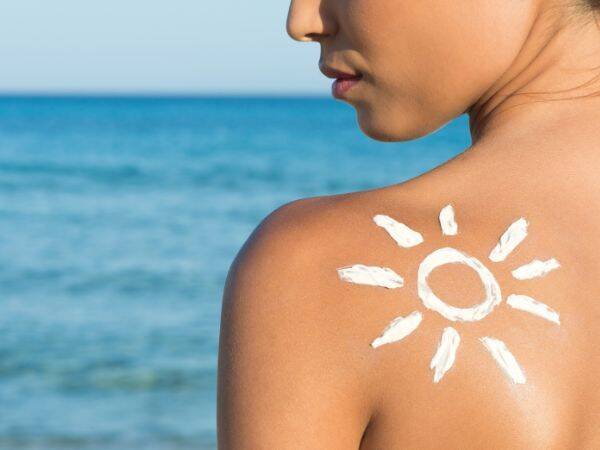 Ochrona przed słońcem: jak uniknąć poparzeń skóry podczas plażowania