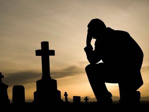 Porady dotyczące żałoby: Czego się spodziewać po stracie bliskiej osoby