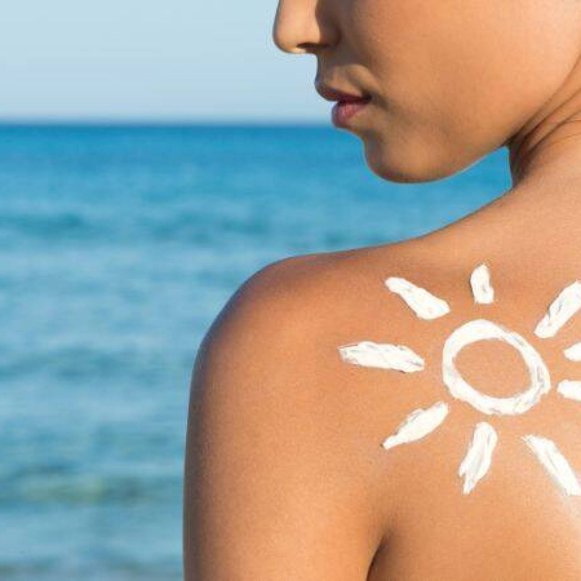 Ochrona przed słońcem: jak uniknąć poparzeń skóry podczas plażowania